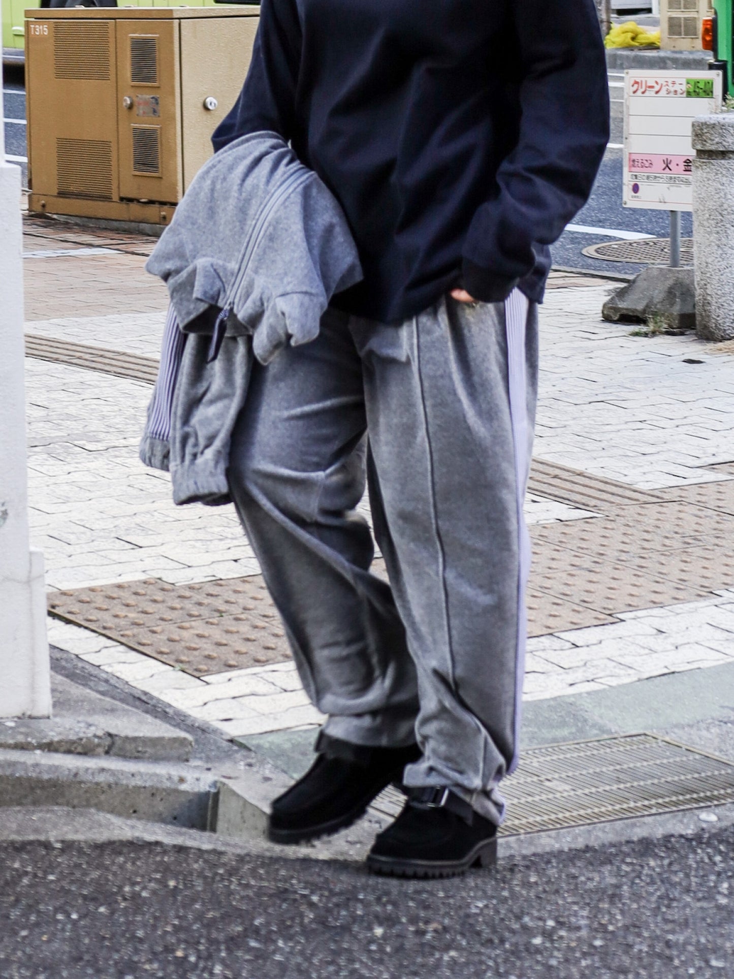 VELOUR TRACK PANTS / Grey