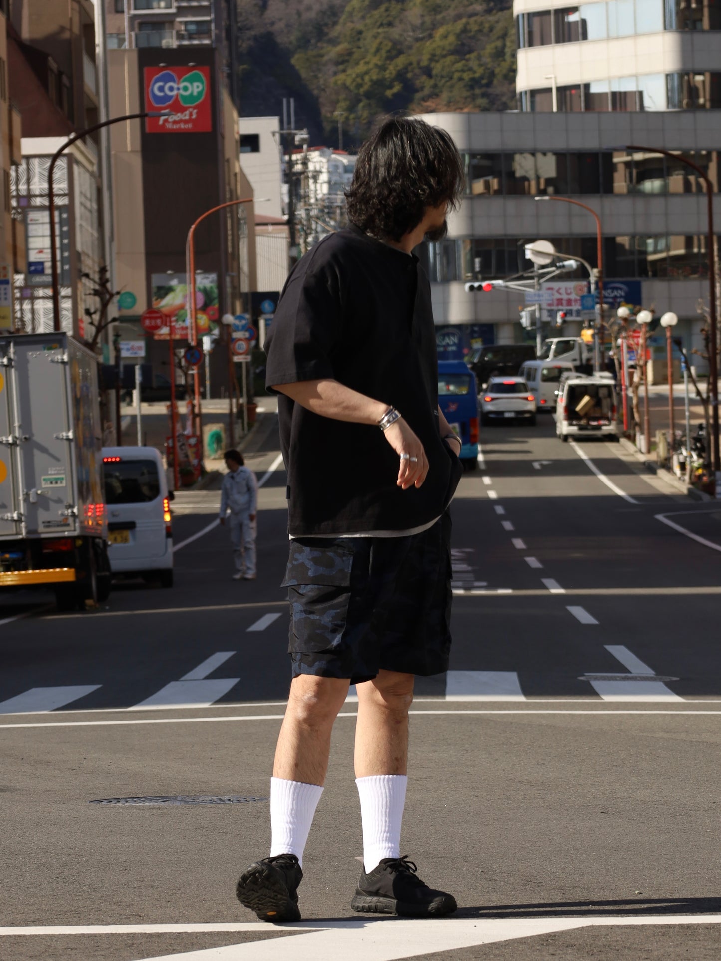 HENRY NECK SS TEE / Black