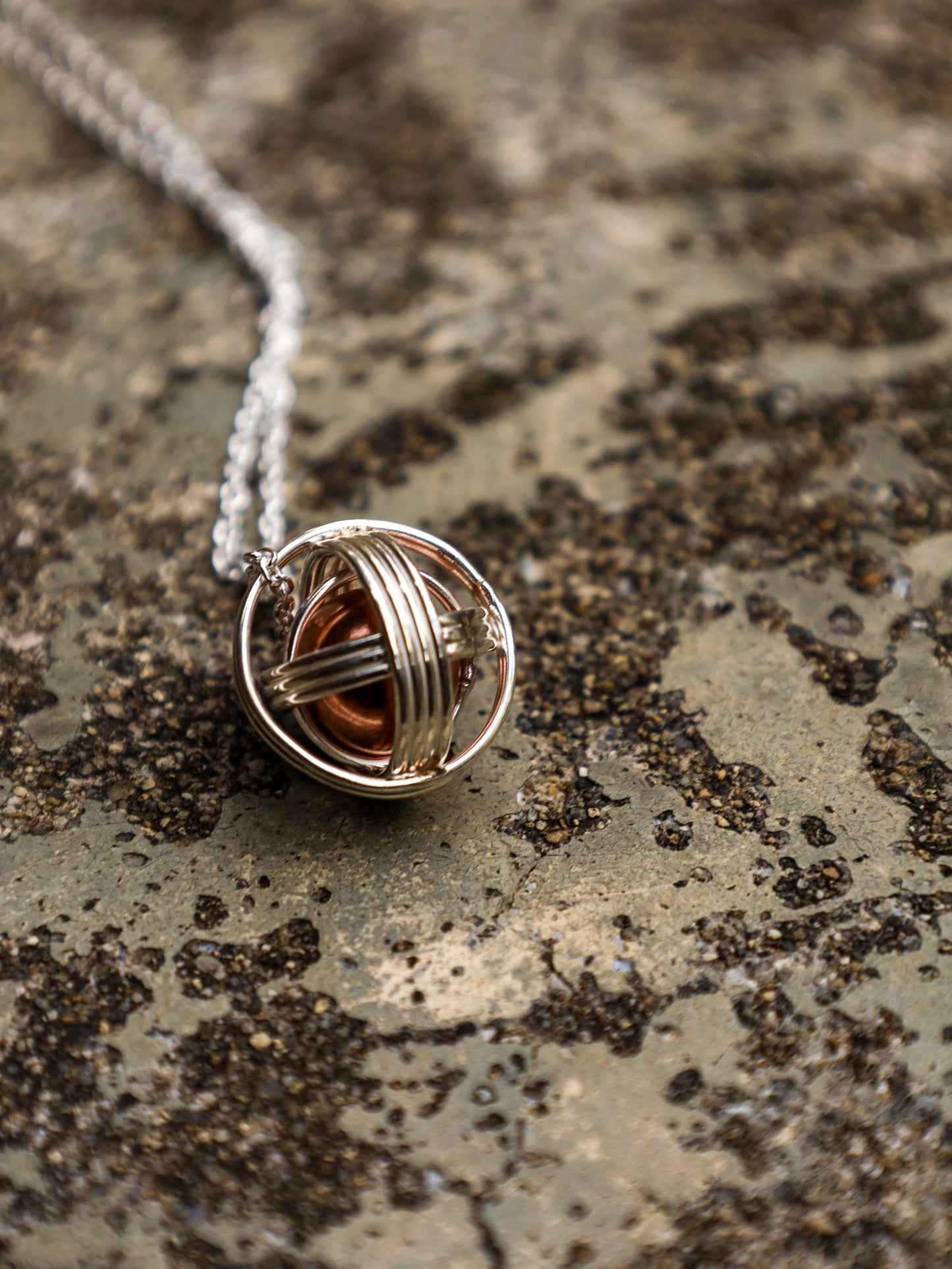UNEVEN RINGS NECKLACE / Silver × Copper