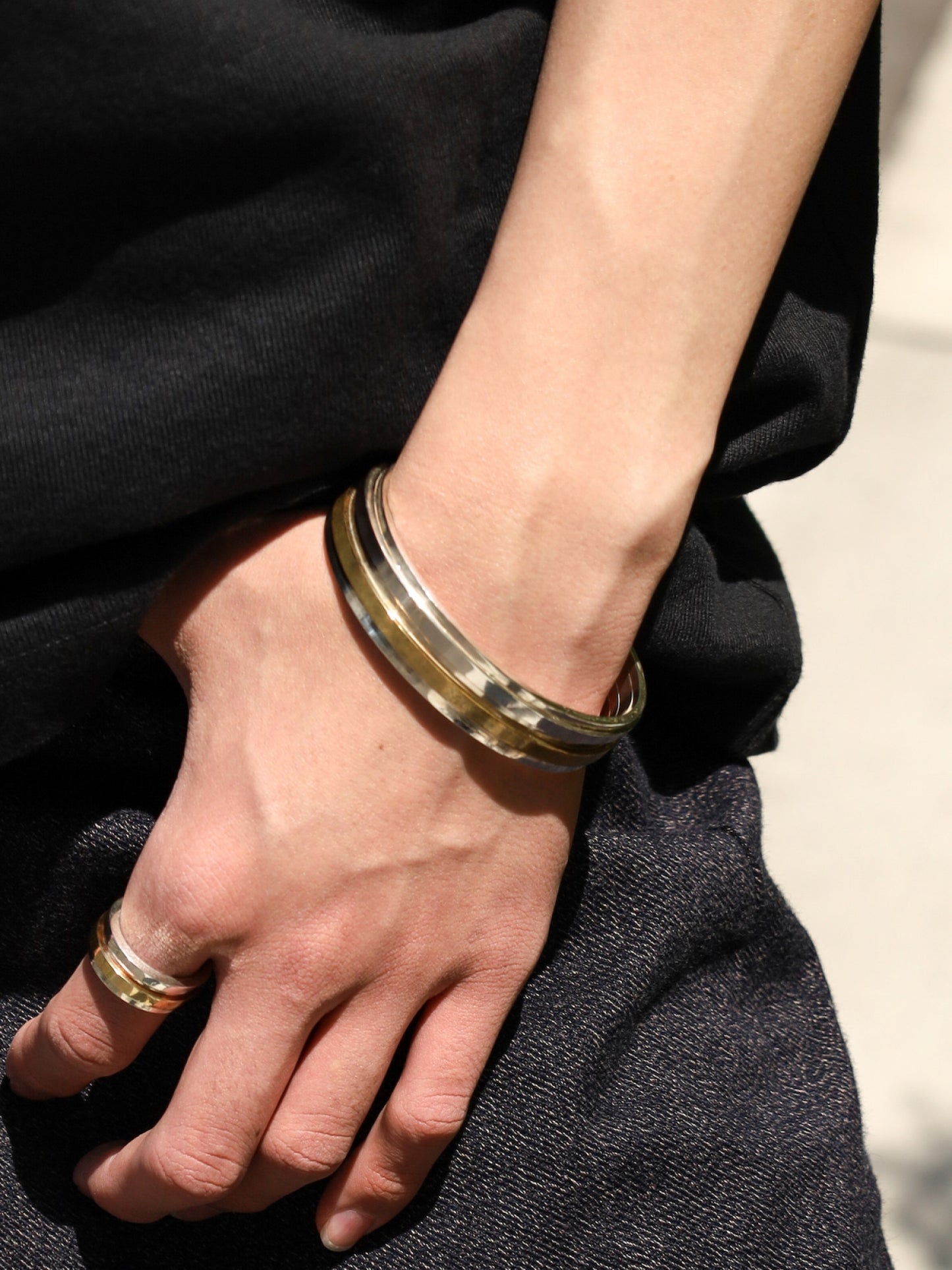UNEVEN BARS BANGLE(Middle) / Silver × Brass