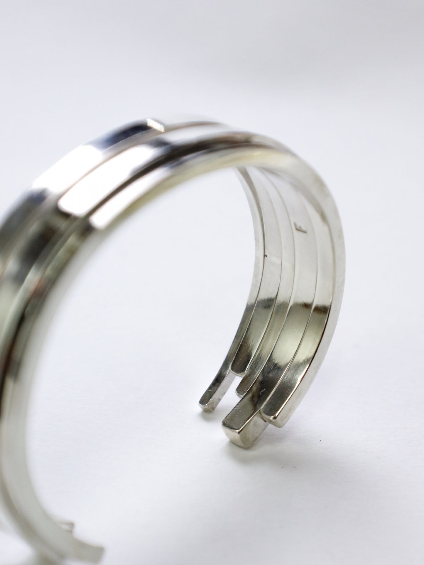 UNEVEN BARS BANGLE(Middle) / Silver × Silver