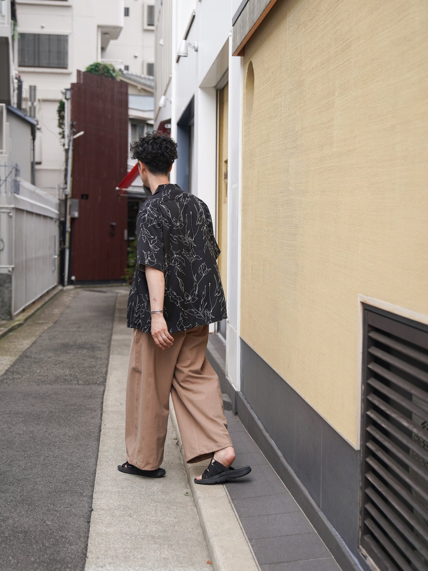 「丹後」 ライトアムンゼン(梨地) 捺染 モノトーンフラワー “マシンプリント” 開襟シャツ / Black