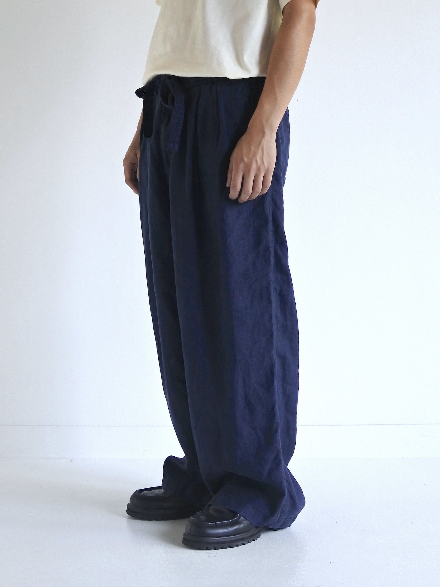 SULFUR DYED LINEN WIDE EASY PANTS / Navy