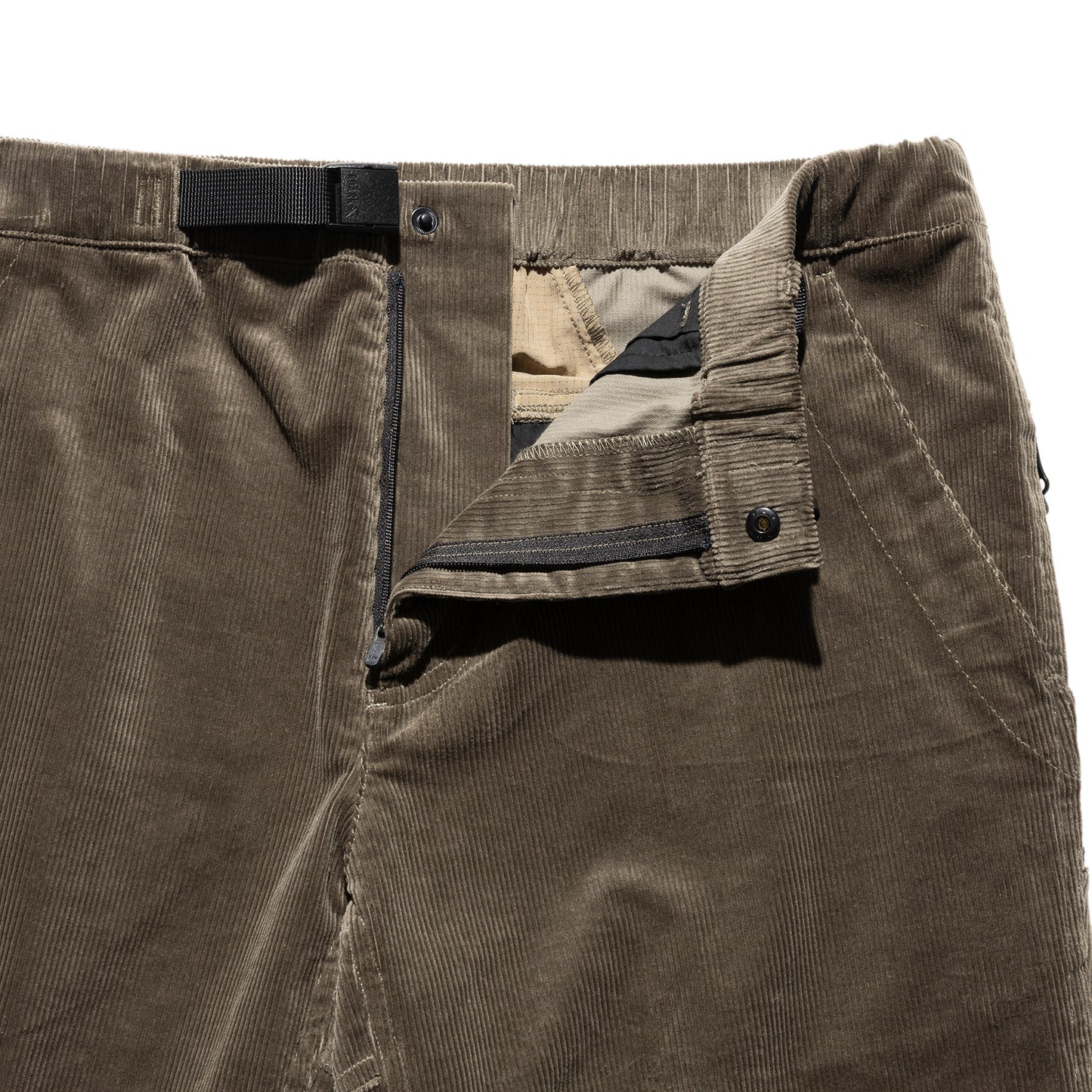 TRAVEL SHORTS CORDUROY / Dusty Army