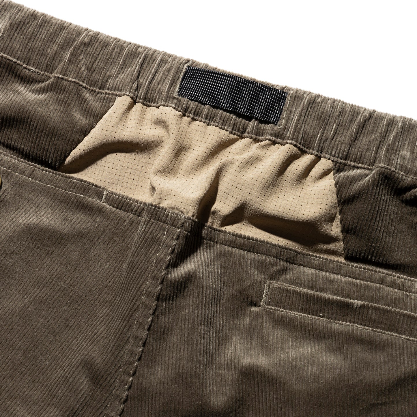TRAVEL SHORTS CORDUROY / Dusty Army