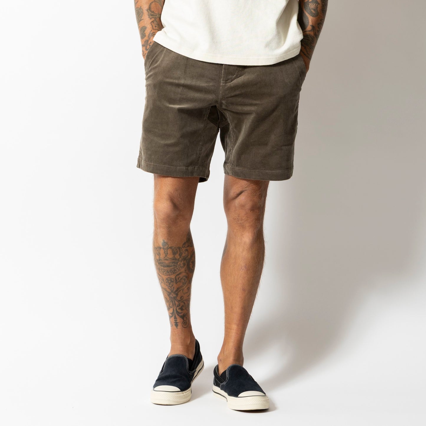 TRAVEL SHORTS CORDUROY / Dusty Army