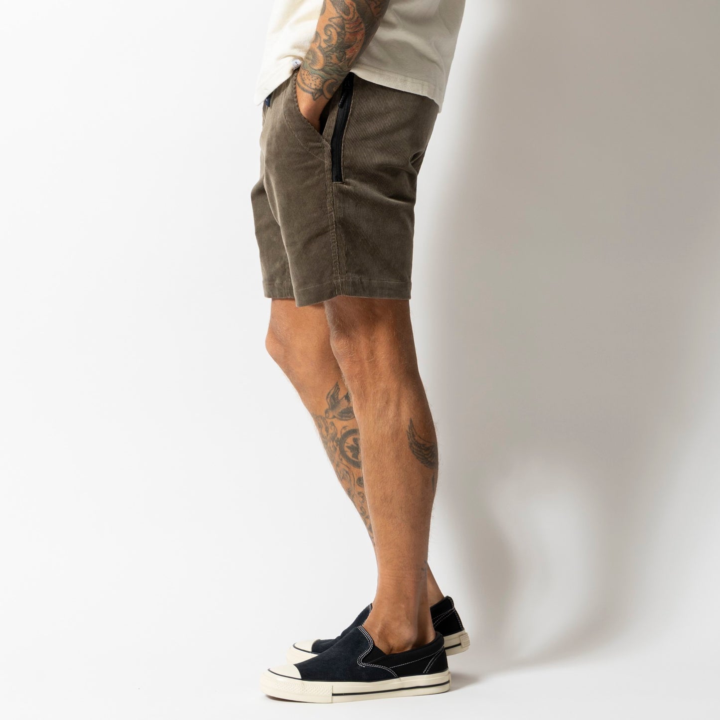 TRAVEL SHORTS CORDUROY / Dusty Army