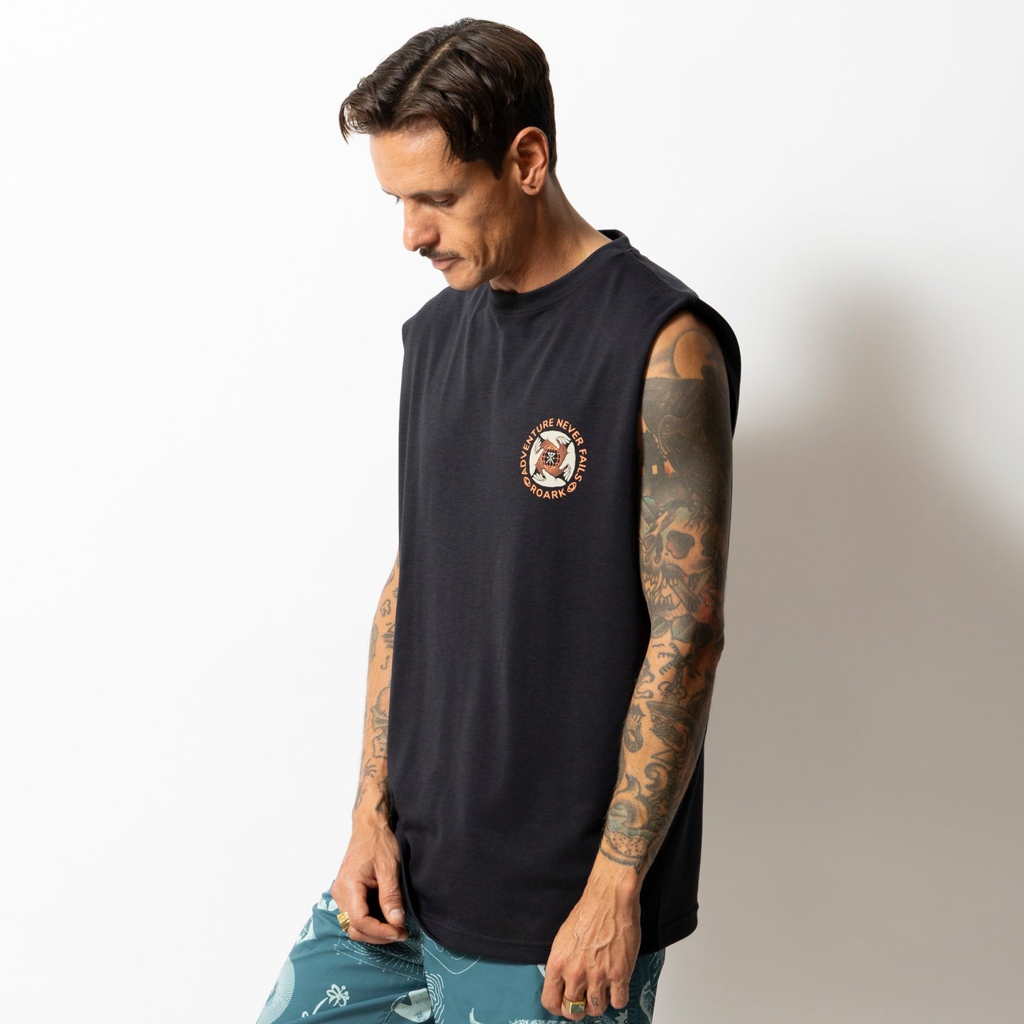 "NEVER FAILS" DriRelease CUTOFF TEE / Black