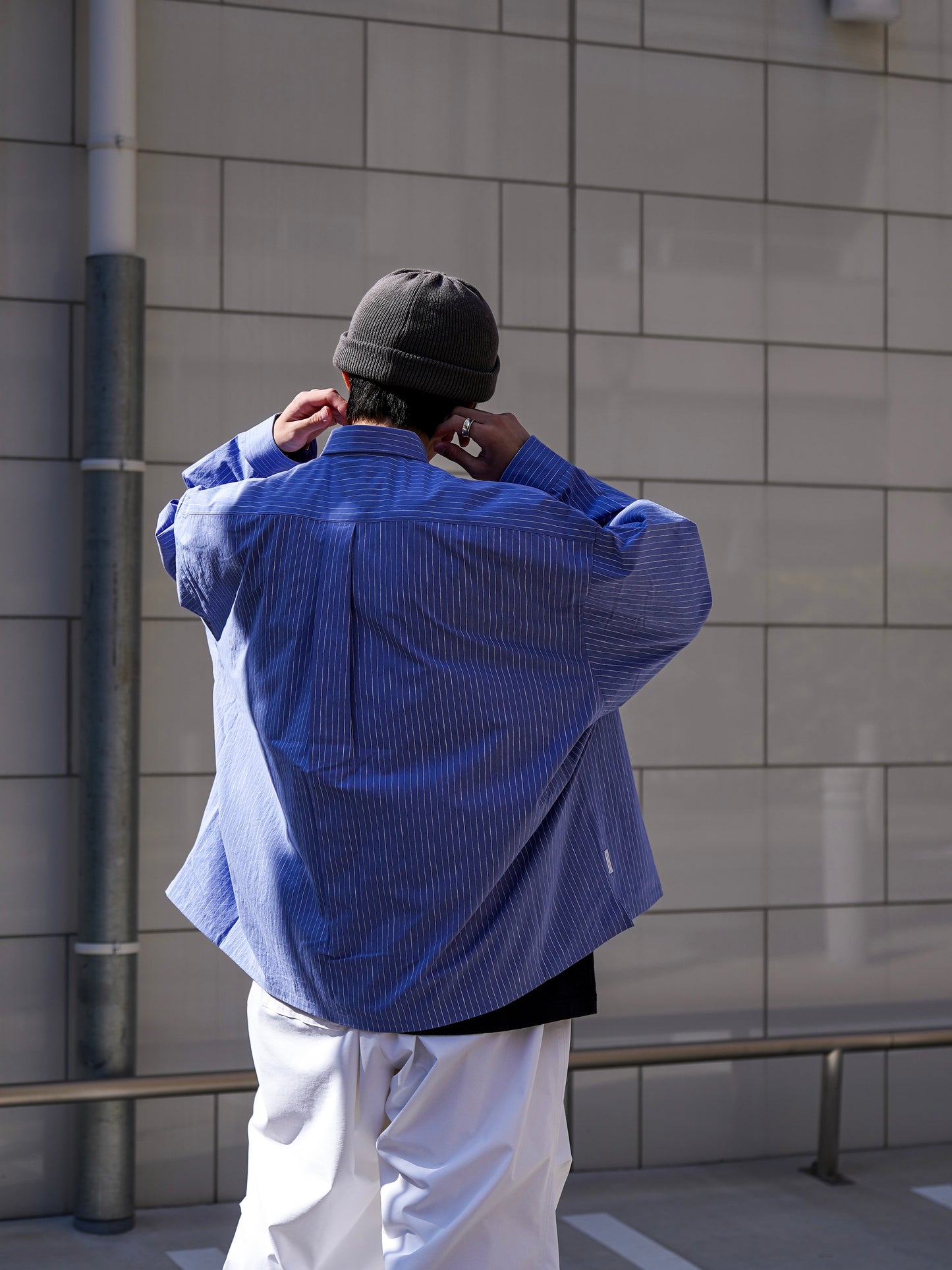 COTTON STRIPE SLIT SHIRT / Sax