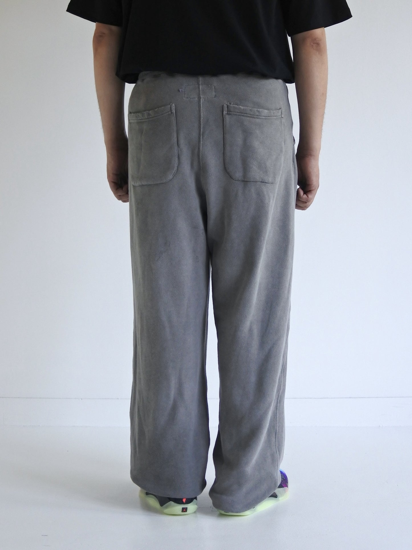 PIGMENT DYED TUCK WIDE SWEAT PANTS / Gray