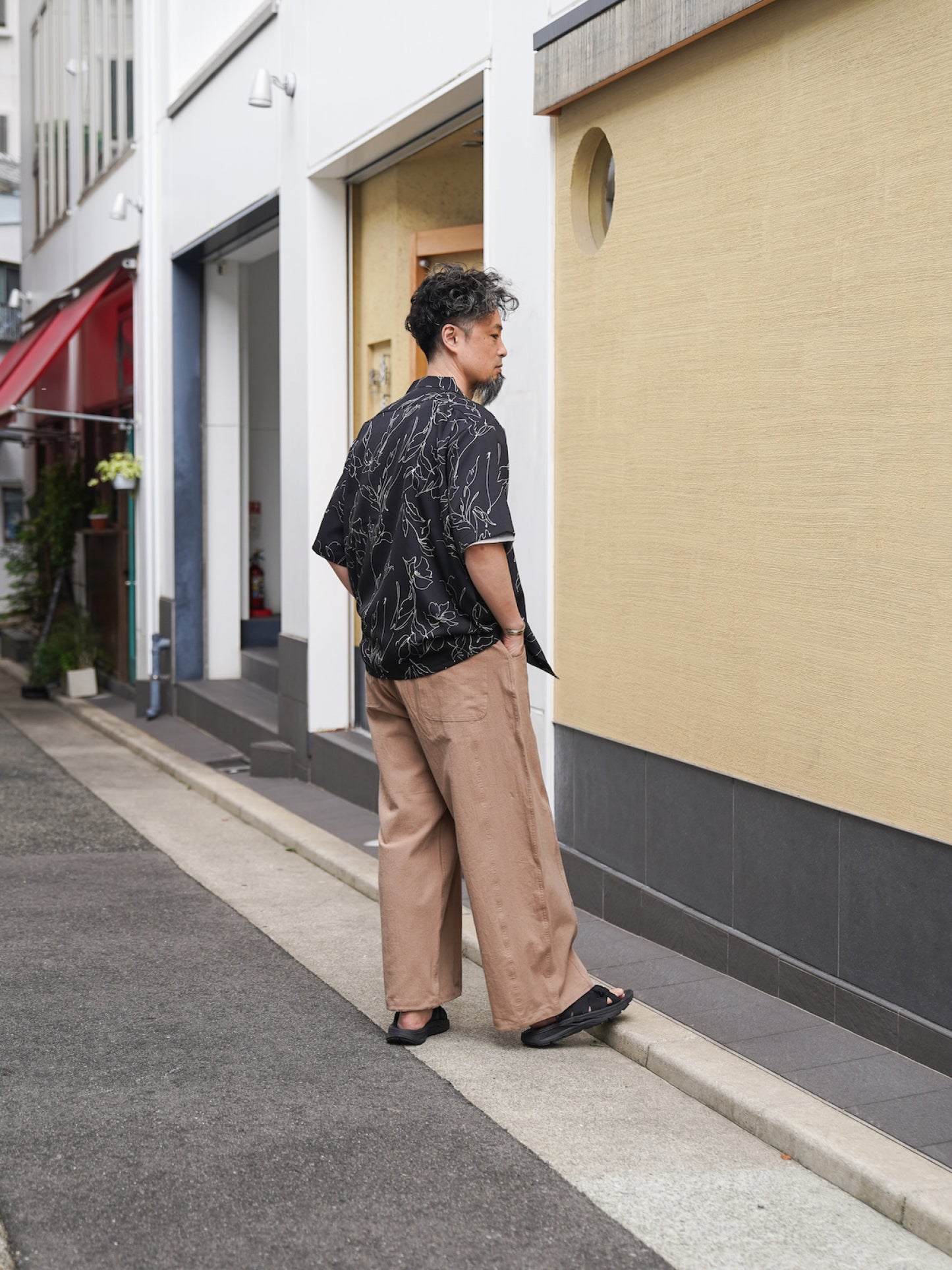 「丹後」 ライトアムンゼン(梨地) 捺染 モノトーンフラワー “マシンプリント” 開襟シャツ / Black