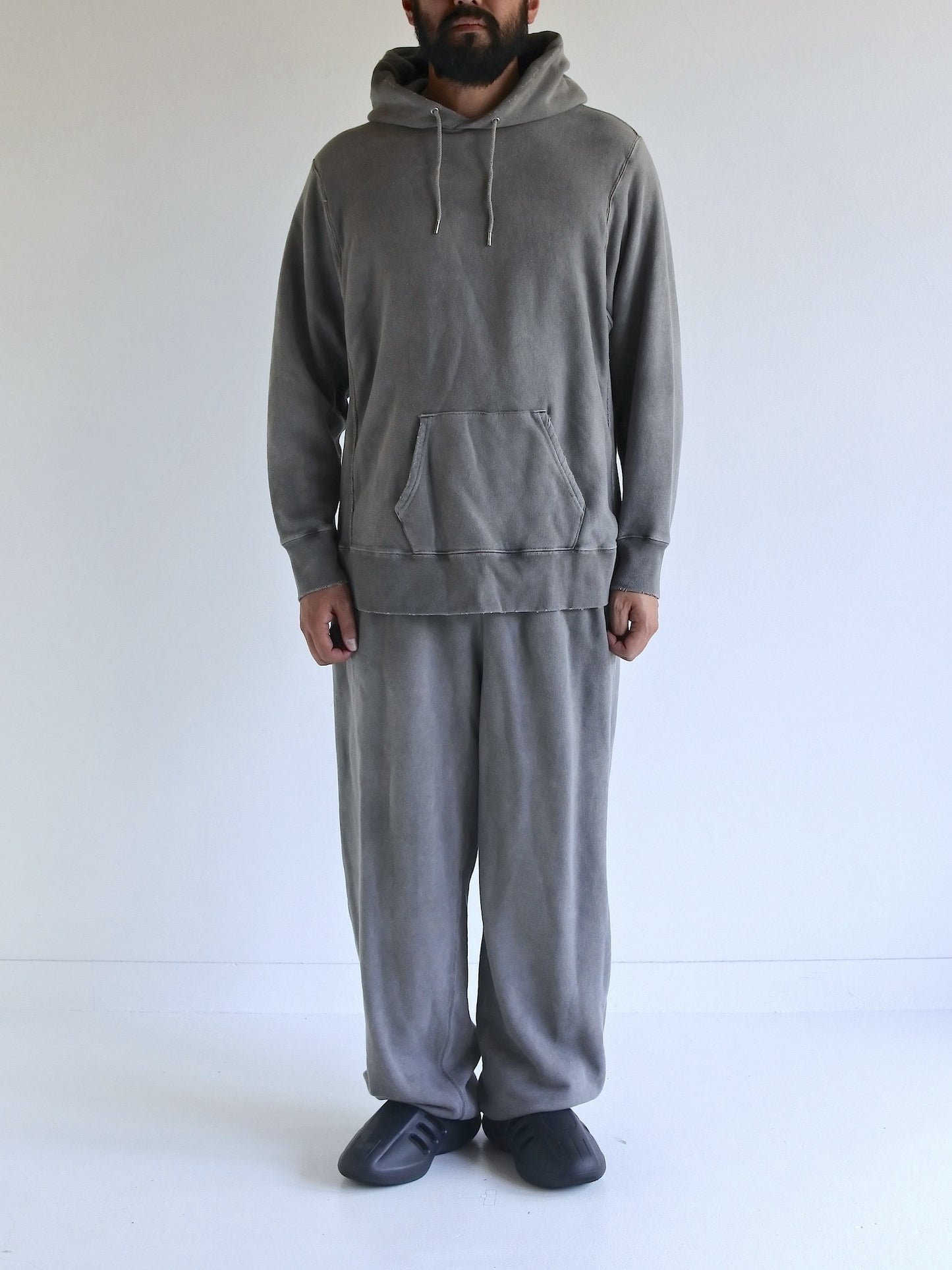 PIGMENT DYED TUCK WIDE SWEAT PANTS / Gray