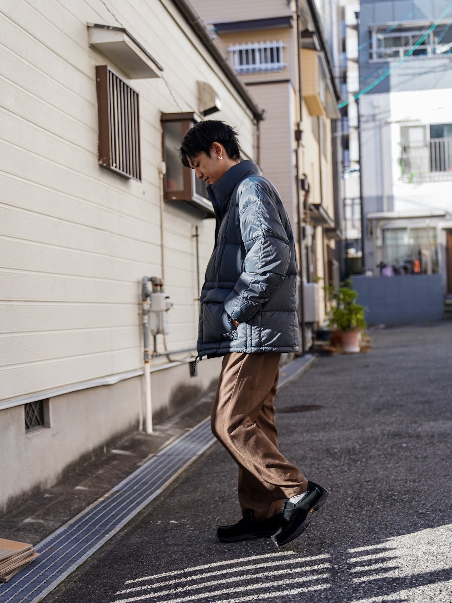 MOUNTAIN PACKABLE VOLUME DOWN JACKET / Dark gray