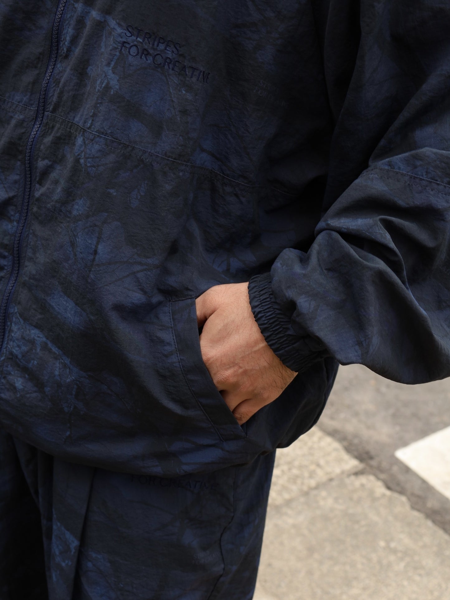 WINDBREAKER JACKET (REAL TREE CAMO) / Navy tree camo