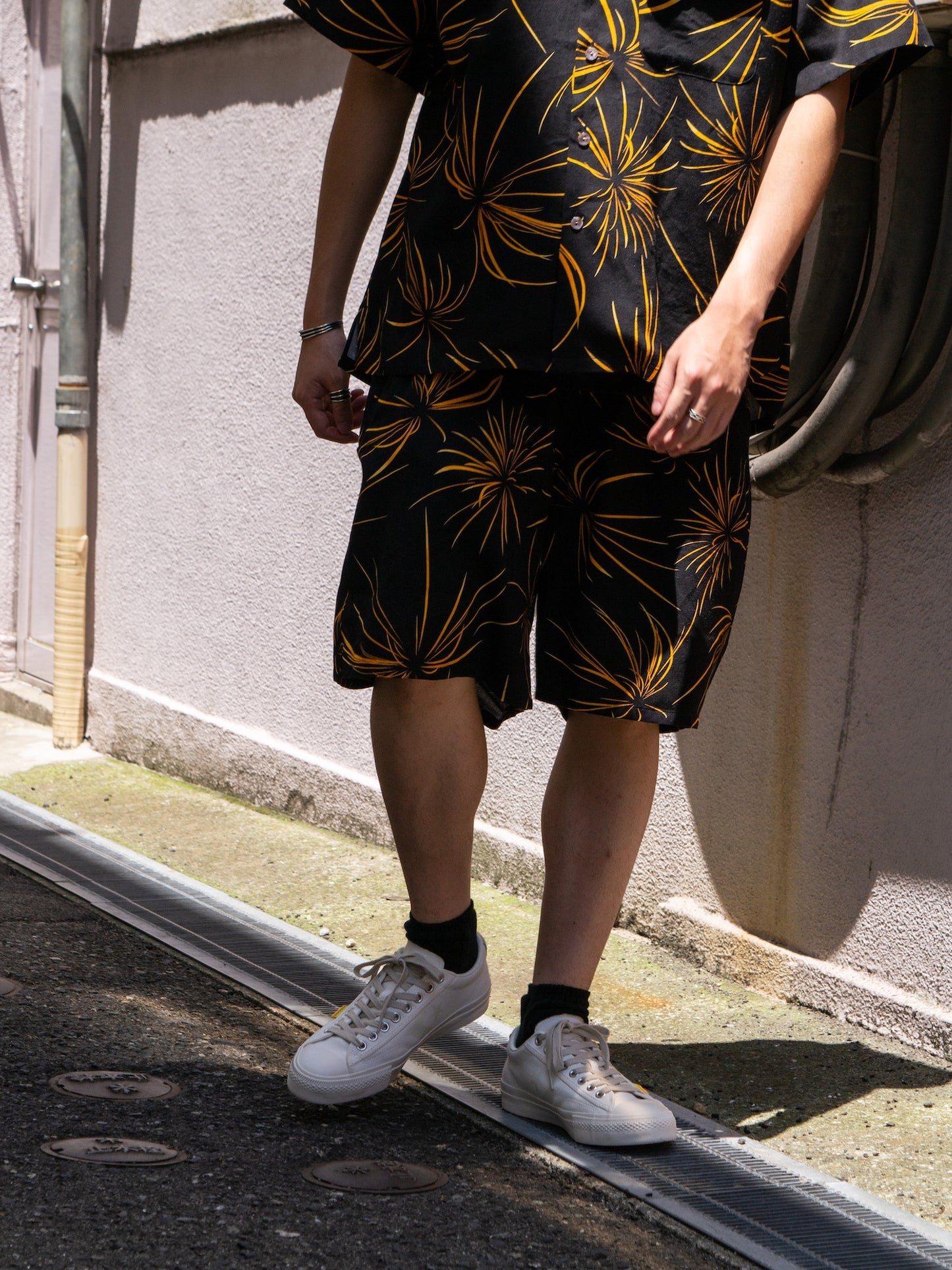 FIREWORKS ROOM EASY SHORTS / Black