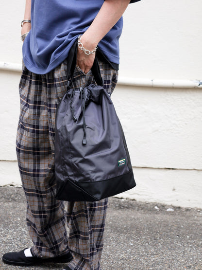 LIGHTWEIGHT CYLINDER TOTE WITH POCKET / 3colors