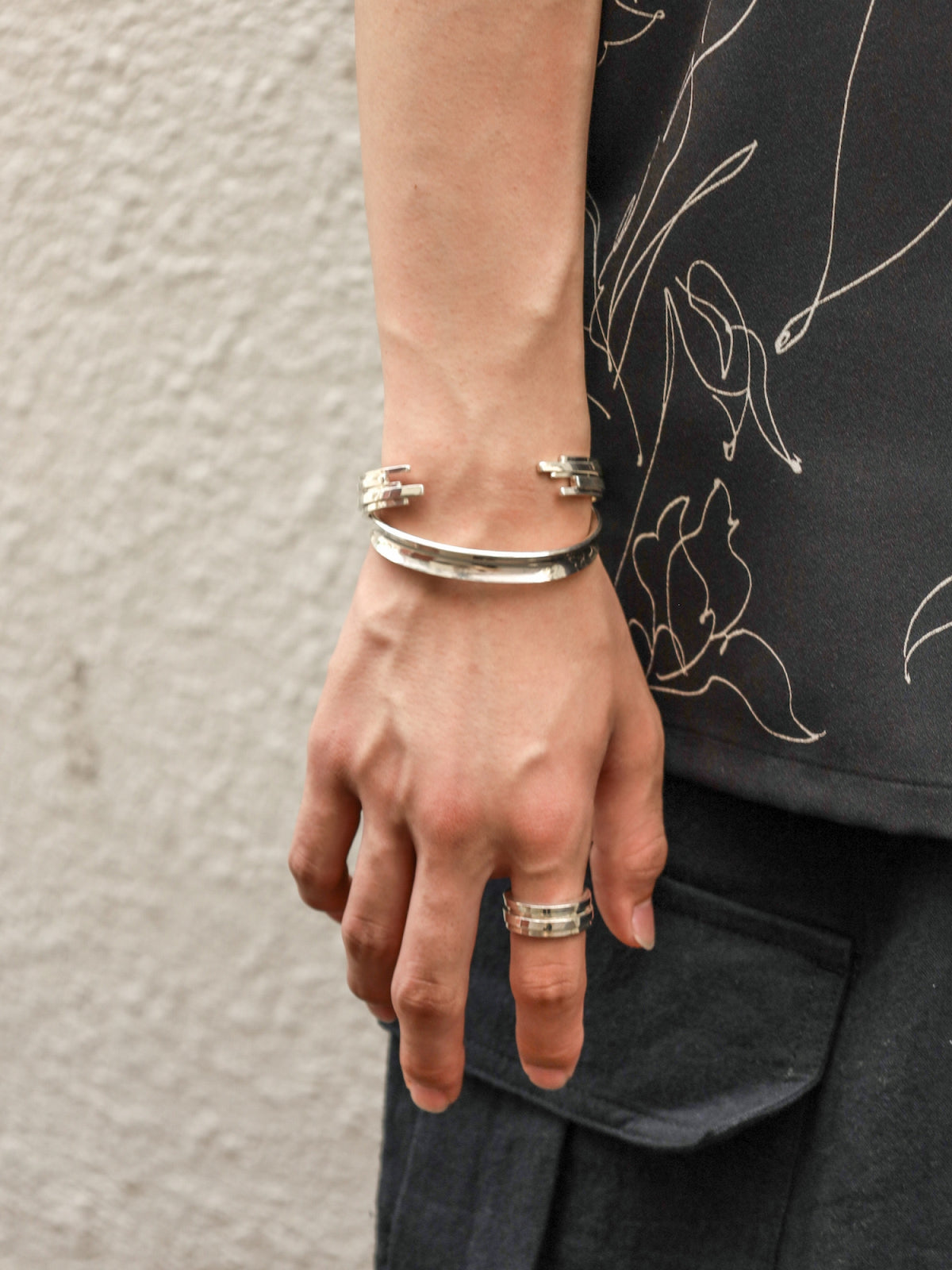 UNEVEN BARS BANGLE(Slim) / Silver × Silver