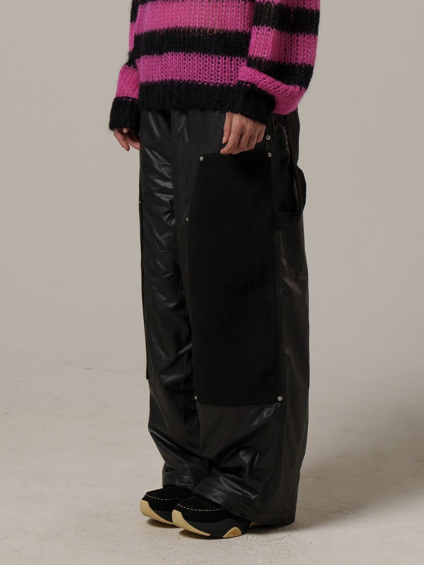 GLOSSY HYBRID WORK PANTS / Black