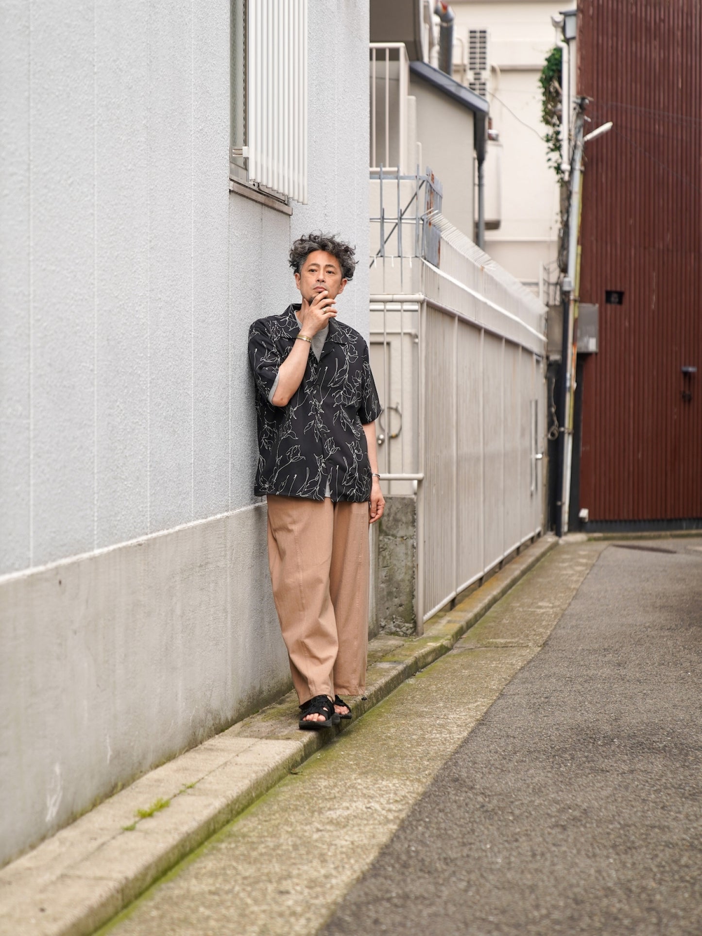 「丹後」 ライトアムンゼン(梨地) 捺染 モノトーンフラワー “マシンプリント” 開襟シャツ / Black