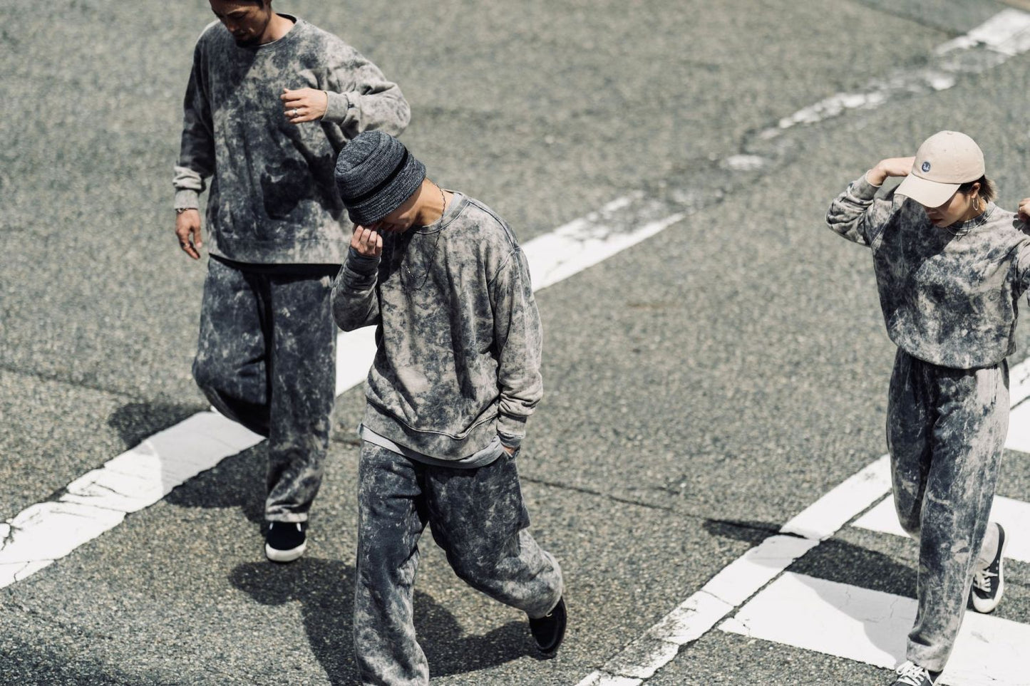 VOO-SPG-094 / SMOKY BLEACHED CREW / Black