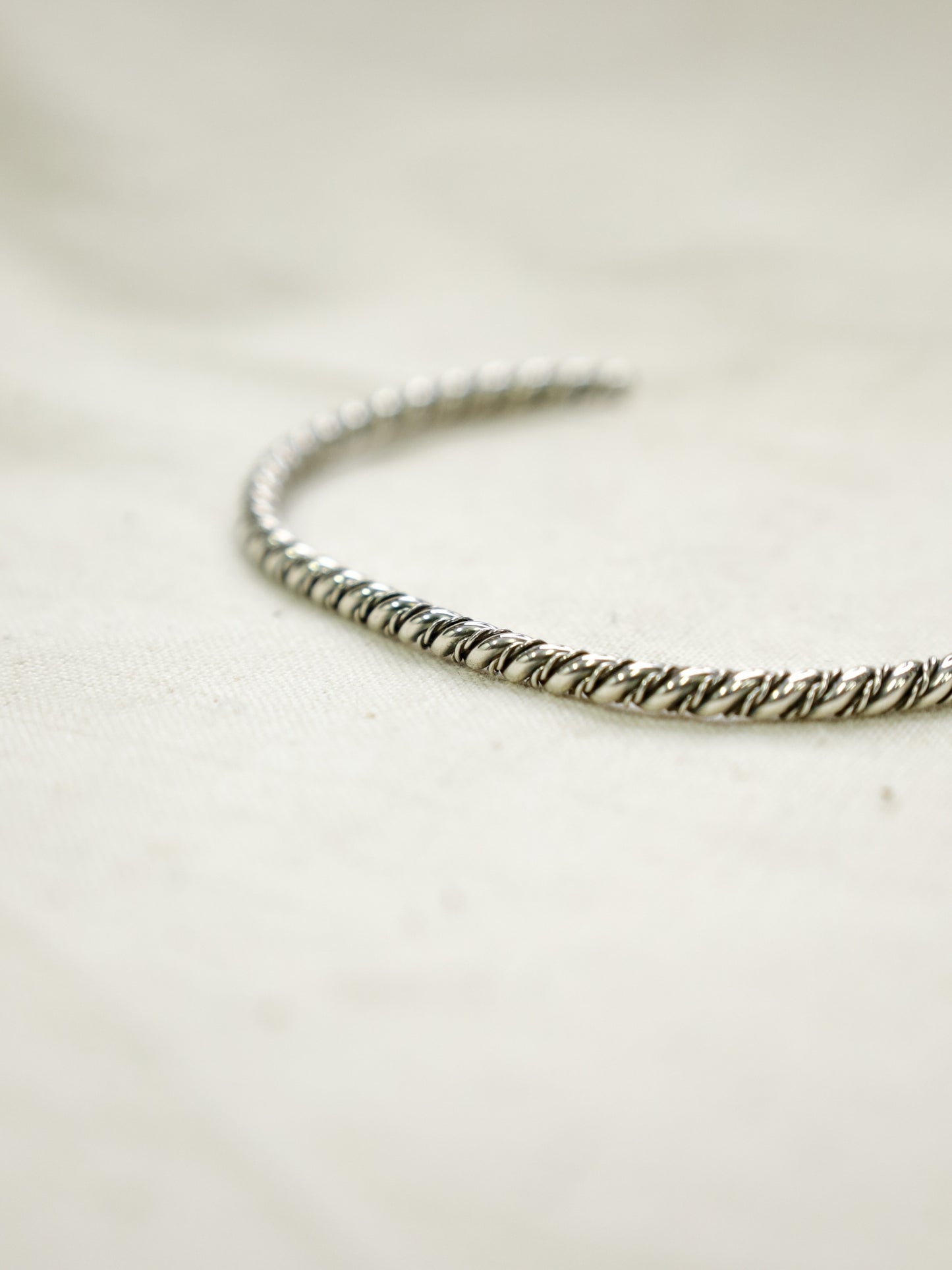 NAVAJO NARROW BANGLE / Twist