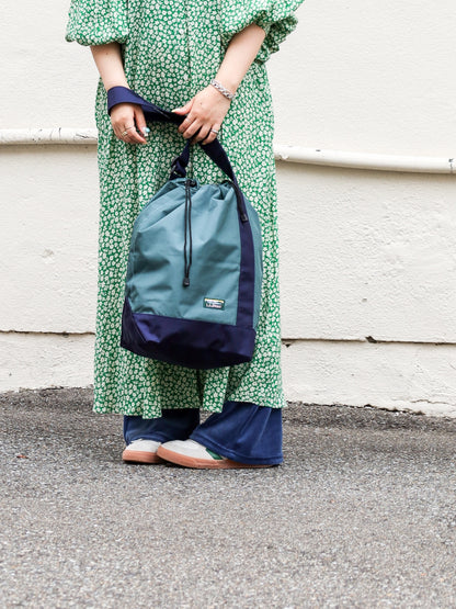 LIGHTWEIGHT CYLINDER TOTE WITH POCKET / 3colors
