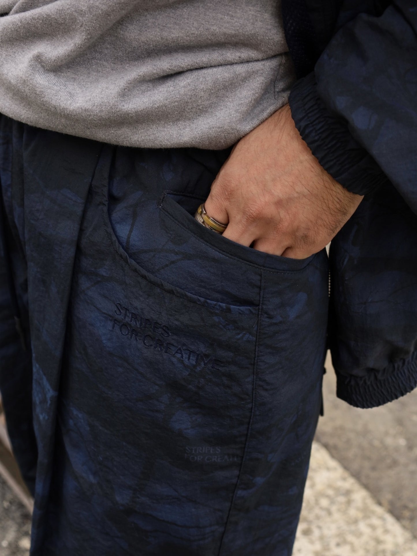 WIDE TAPERED EASY PANTS (REAL TREE CAMO) / Navy tree camo
