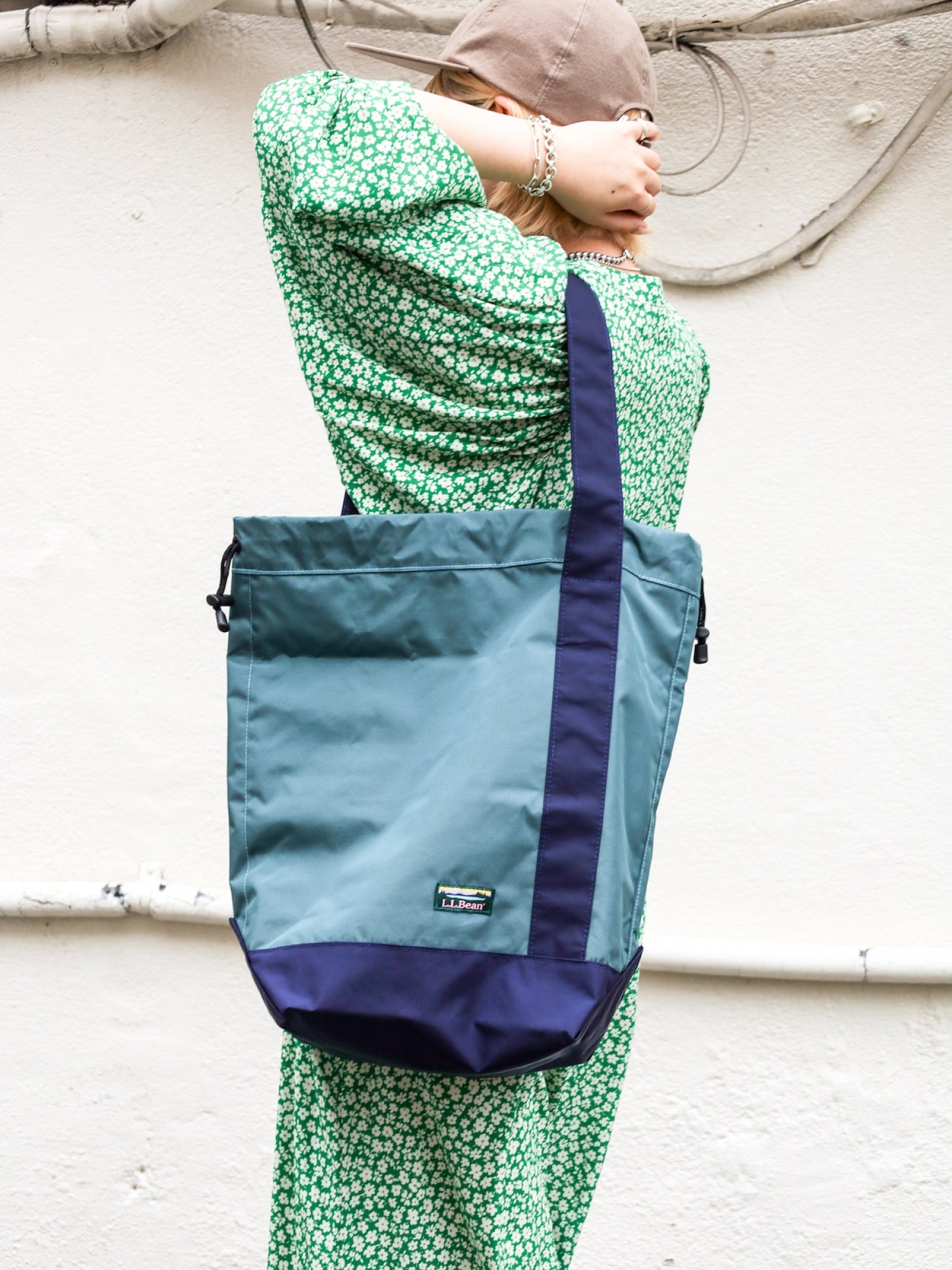 LIGHTWEIGHT CYLINDER TOTE WITH POCKET / 3colors