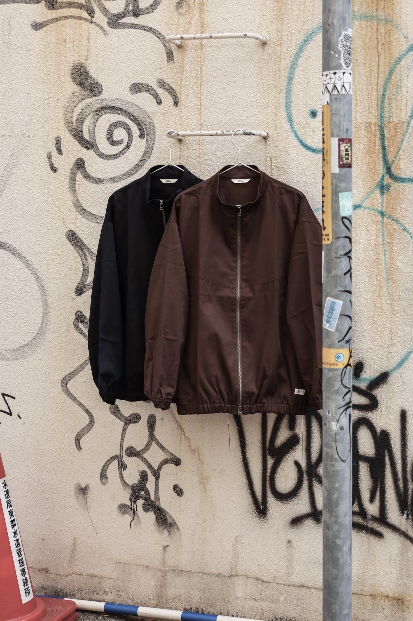 ORGANIC COTTON TWILL TRACK JACKET / Black