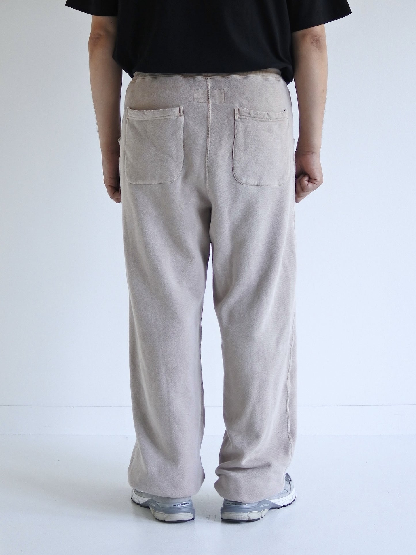 PIGMENT DYED TUCK WIDE SWEAT PANTS / Beige