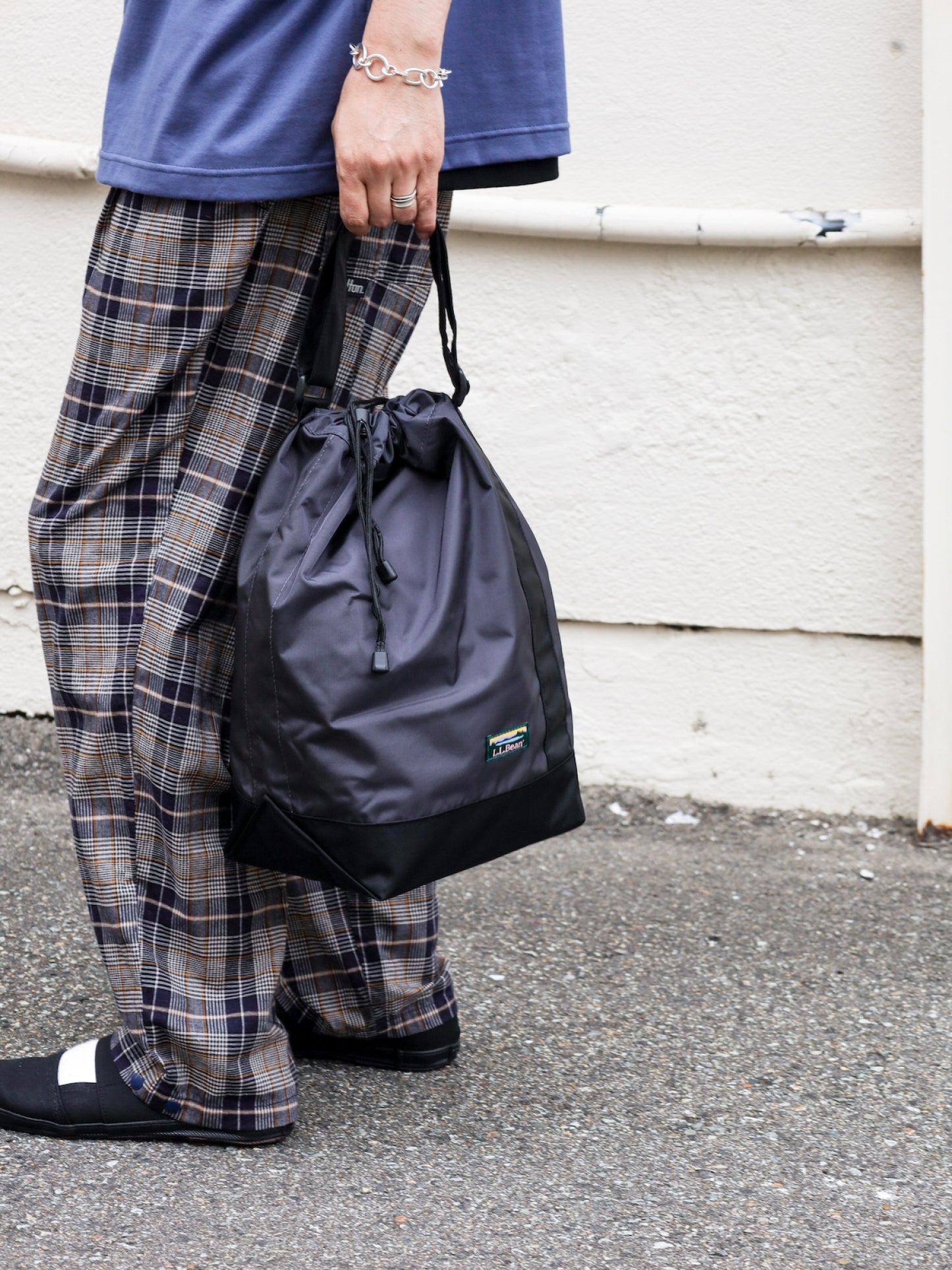 LIGHTWEIGHT CYLINDER TOTE WITH POCKET / 3colors